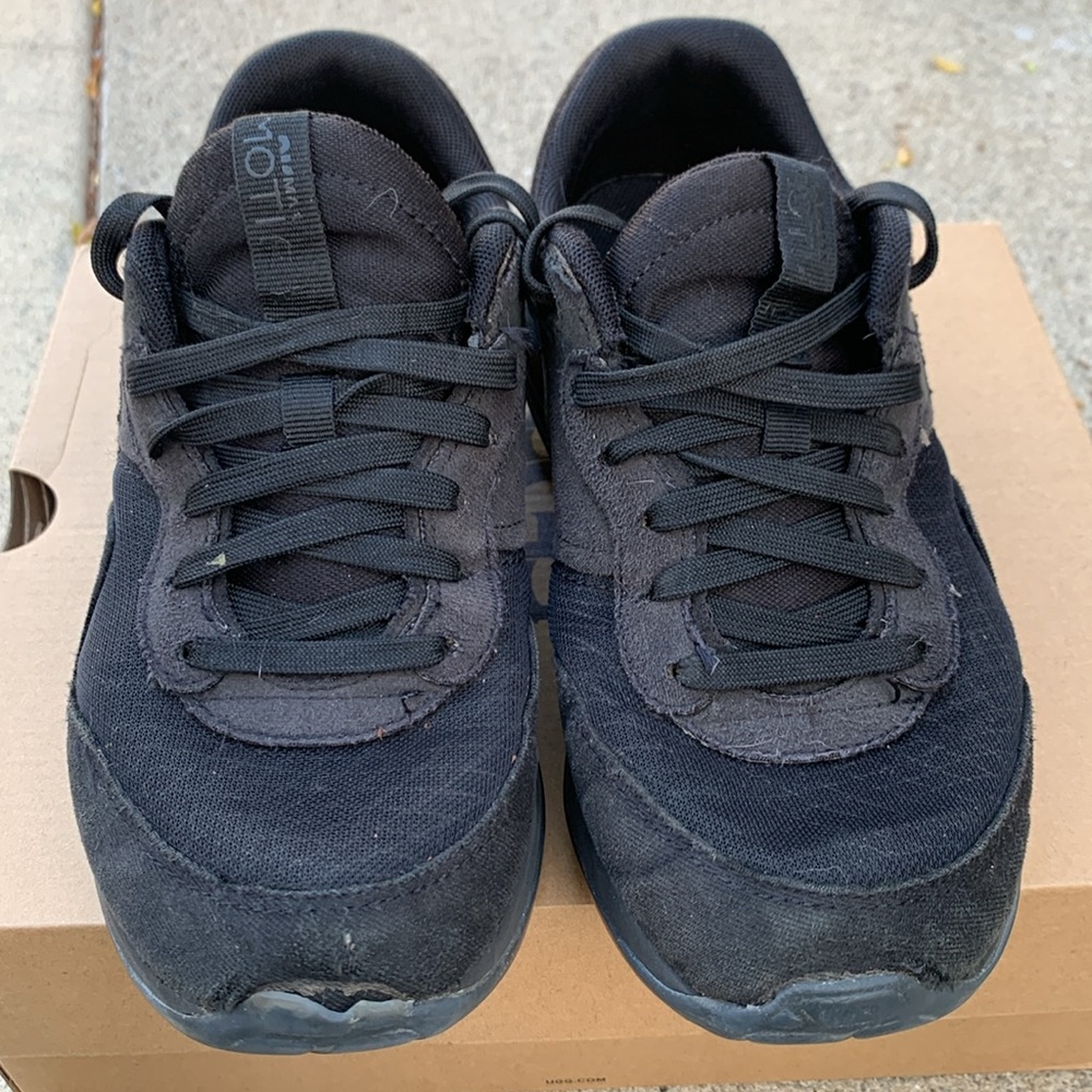 Nike Kids Black Sneakers - Youth Size 5.5 - Picture 4 of 10